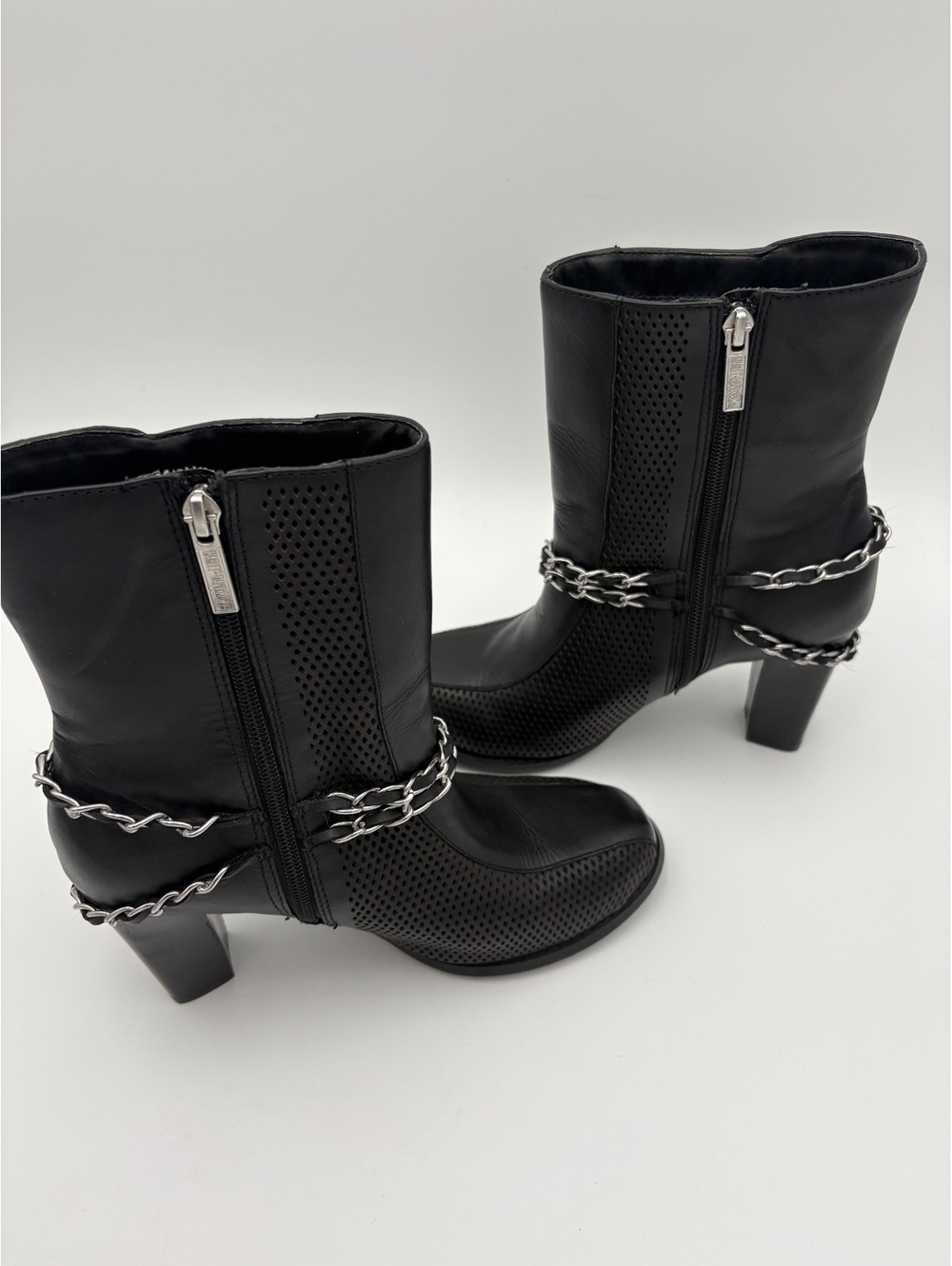 Harley-Davidson Claudia $140 Chain Zip Heel Biker Boots Size 7 1/2 Chain Detail - Picture 6 of 9